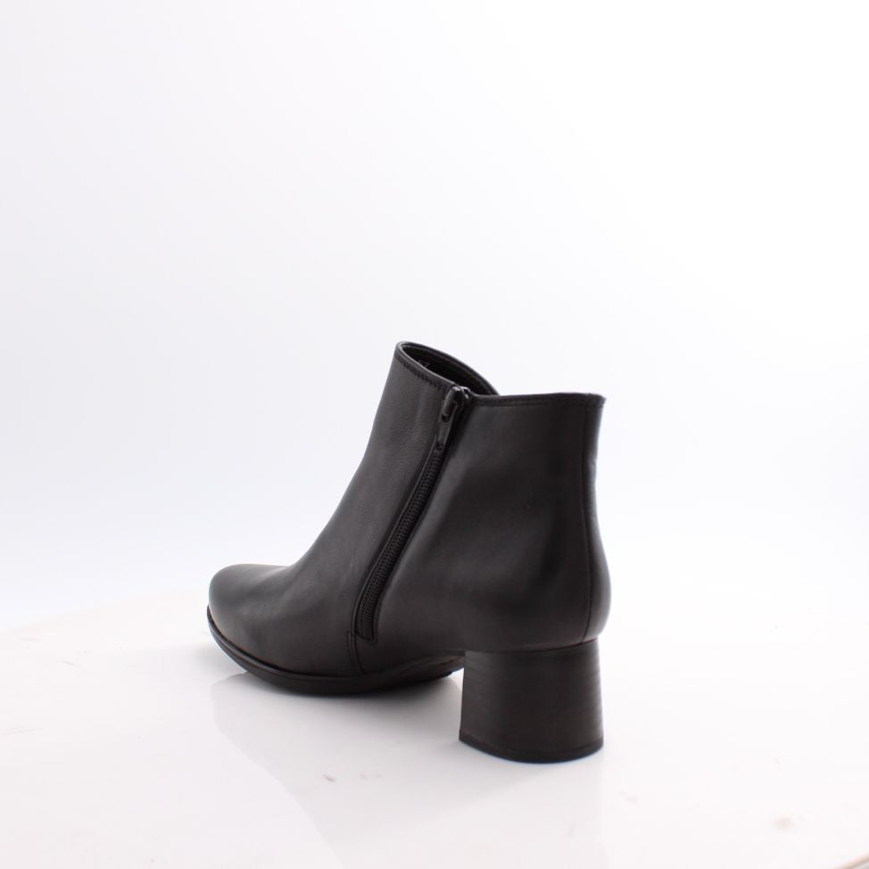 72.827 GABOR BOOTS 25