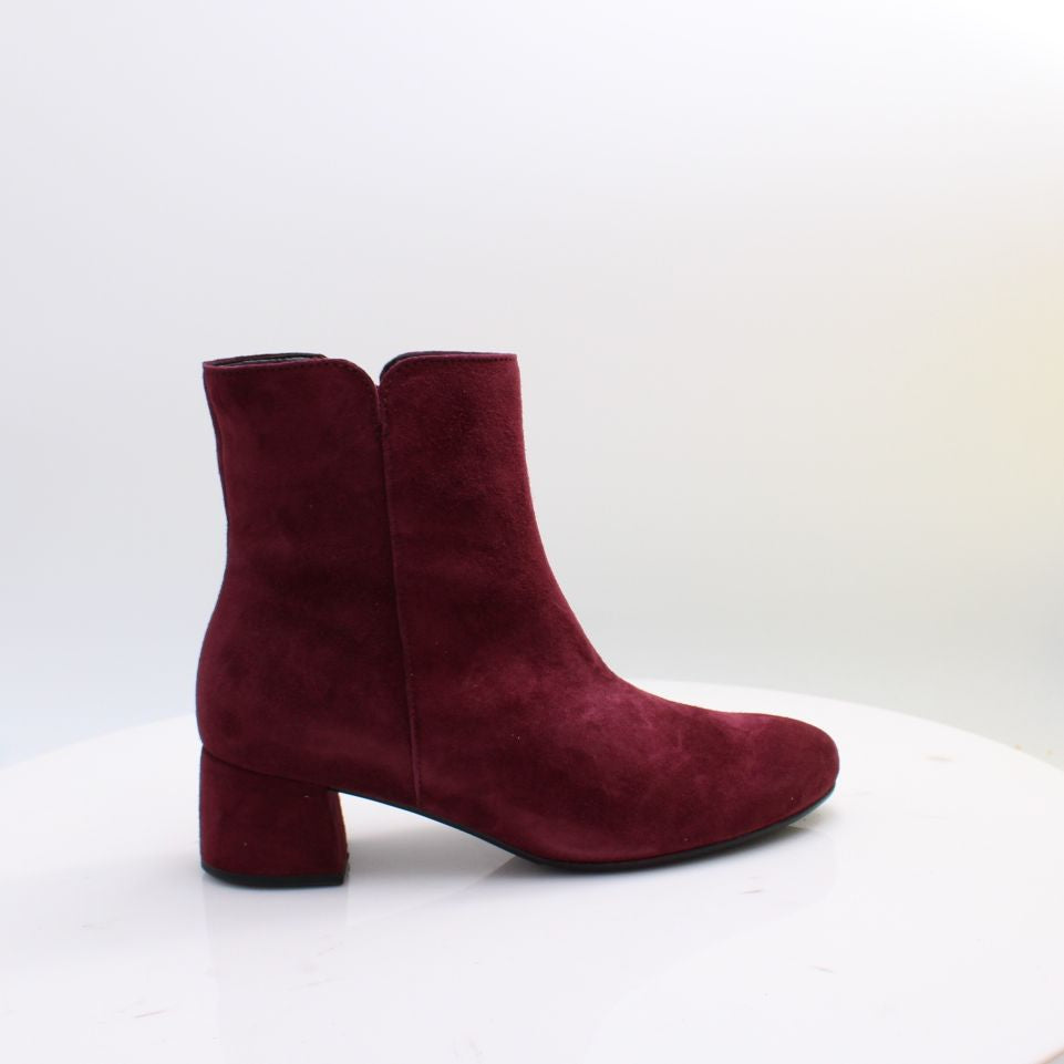 8036.01 GABOR BOOTS 26