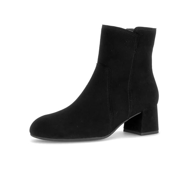 8063.01 GABOR BOOTS 26