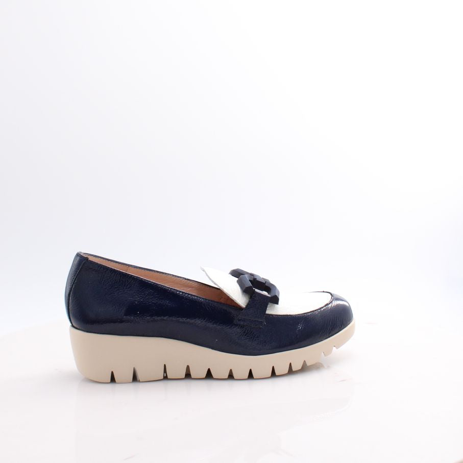 C-33311 WONDERS SHOES