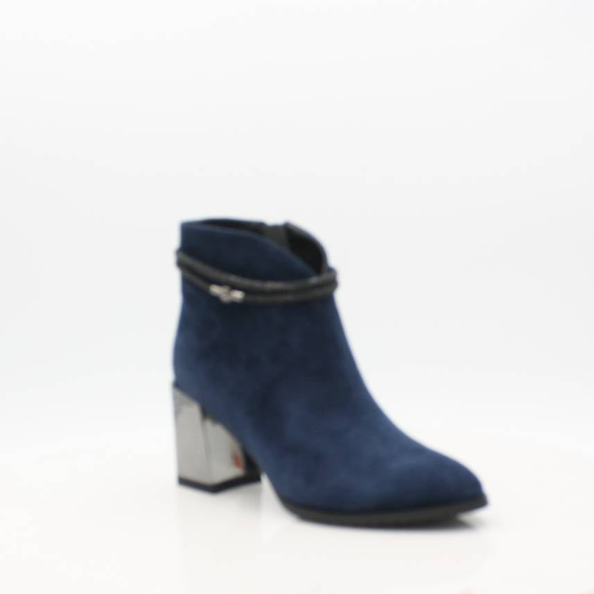 C218 LORETTA VITALE 23