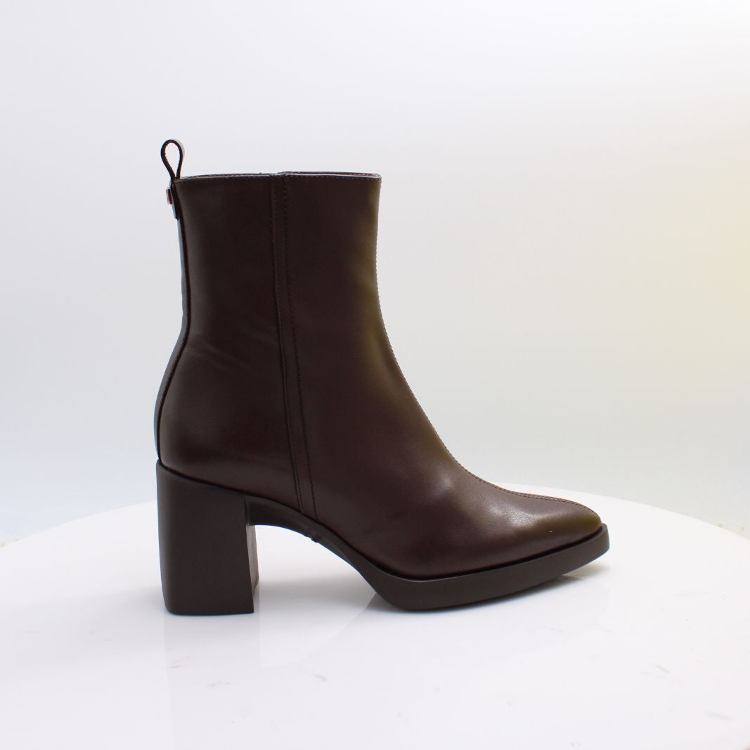 L-1601 WONDERS BOOTS 26