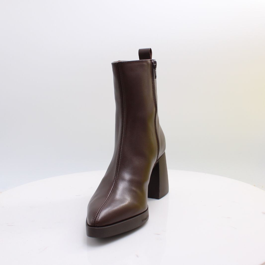 L-1601 WONDERS BOOTS 26