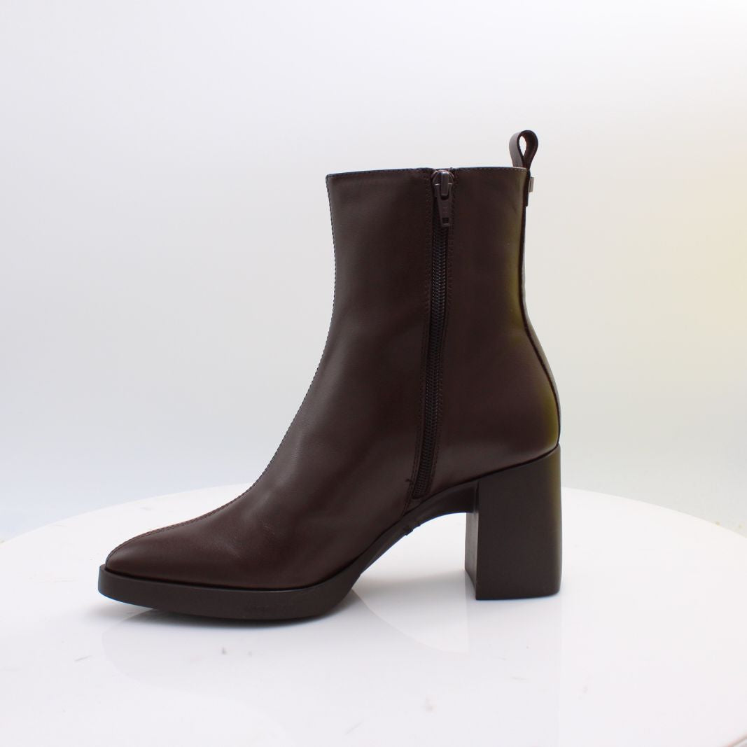 L-1601 WONDERS BOOTS 26