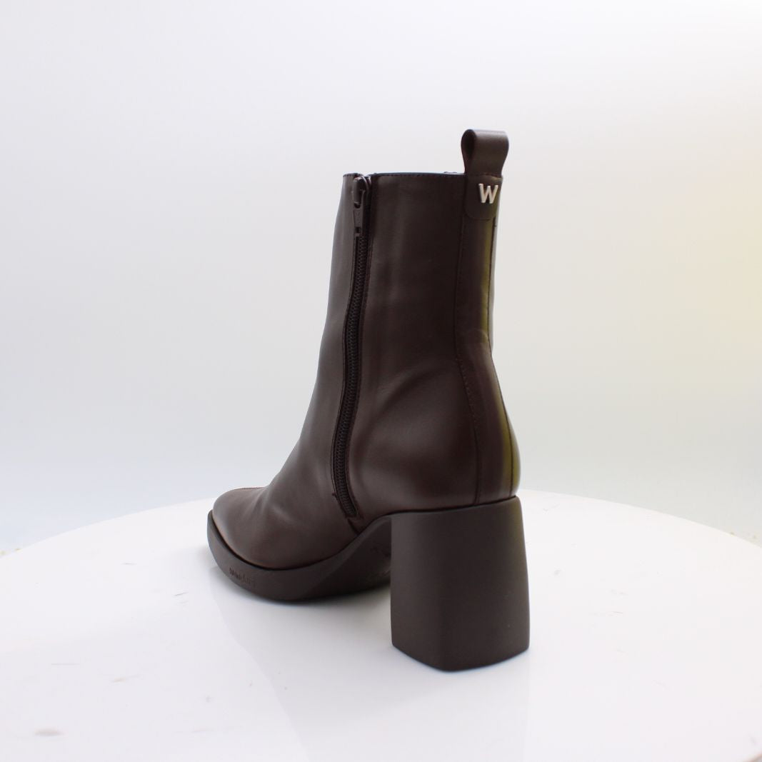 L-1601 WONDERS BOOTS 26