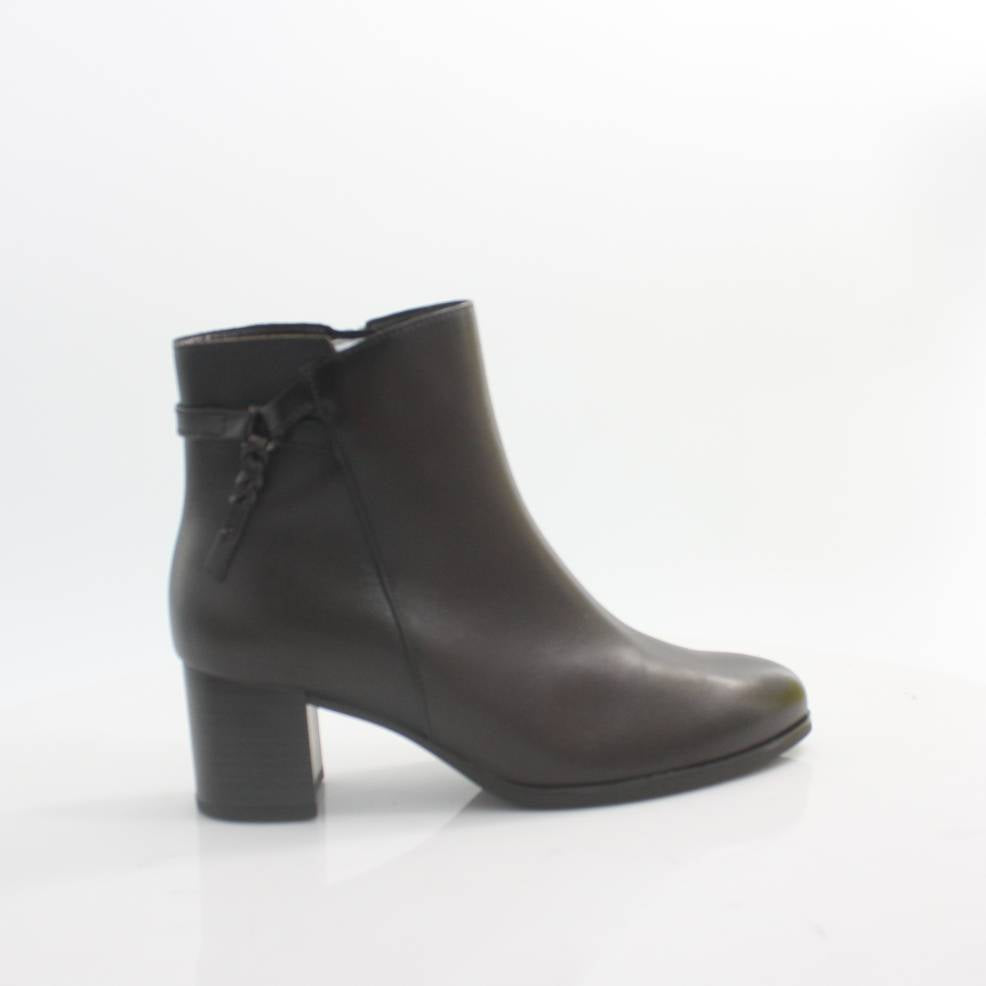 55.692 GABOR BOOTS