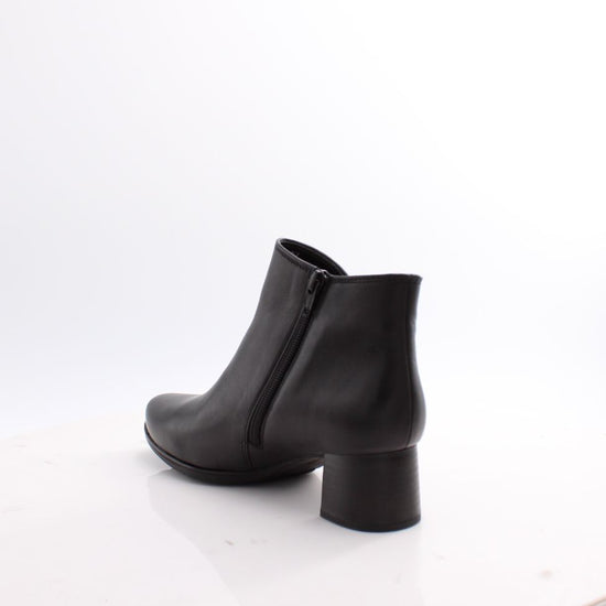 72.827 GABOR BOOTS 25