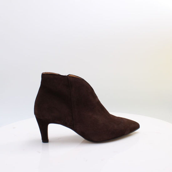 8017.01 GABOR BOOTS 26