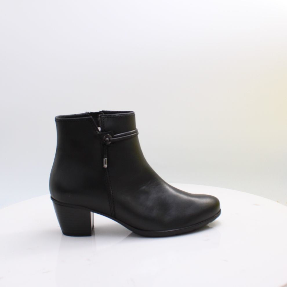 8029.01 GABOR BOOTS 26