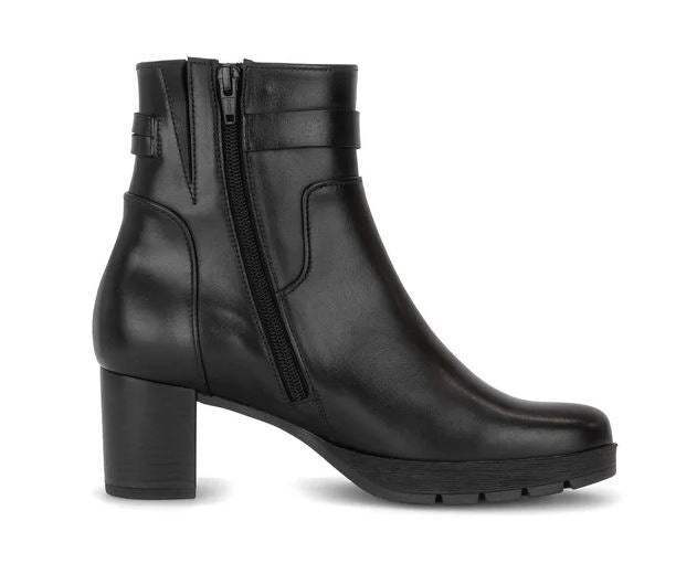 8030.02 GABOR BOOTS 26