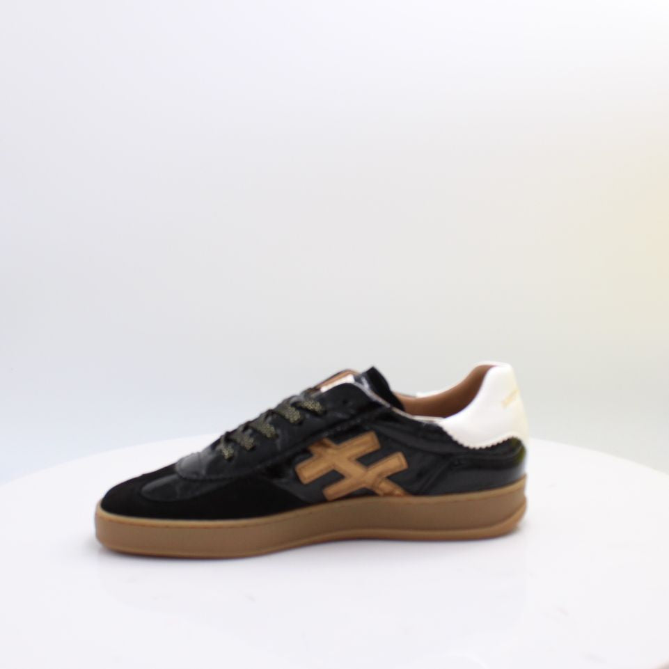 A032 ANOTHER TREND TRAINERS