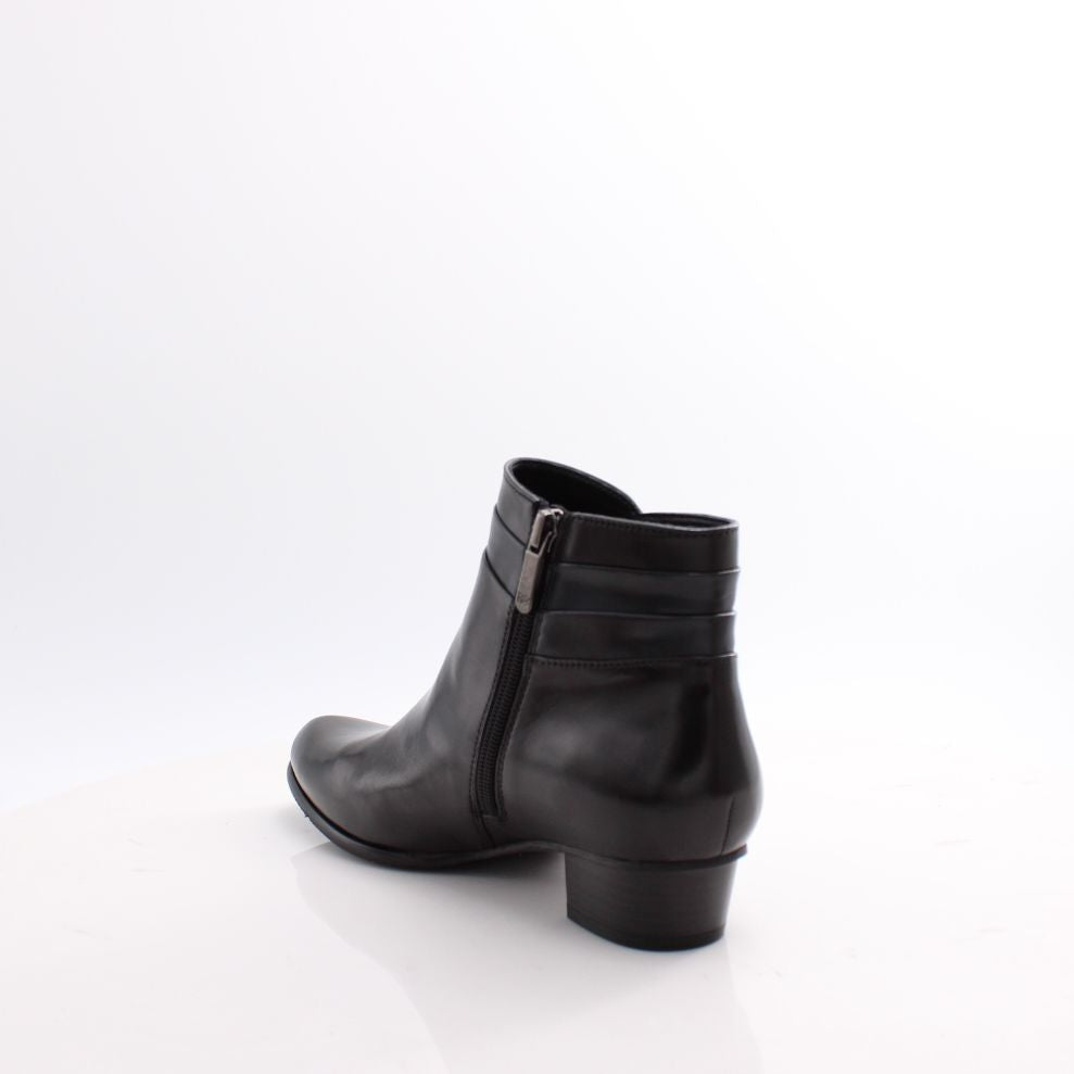 STEFANY-399 REGARDE LE CIEL